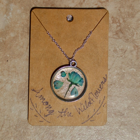 TURQUOISE ROSE NECKLACE - Picture 1 of 1